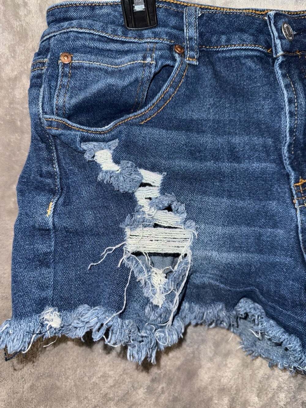 Almost Famous Distressed Raw Hem Denim Shorts Size 11 - Picture 2 of 9